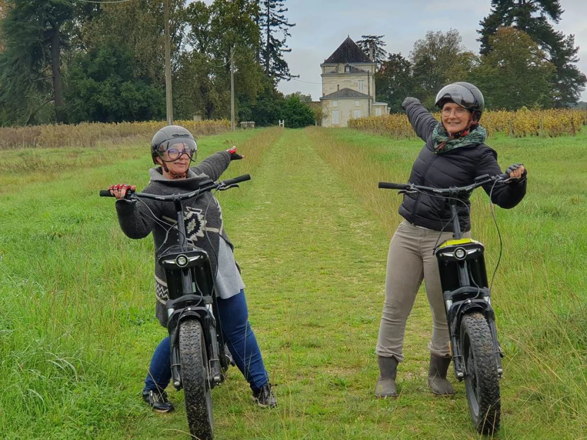 Nouveau au départ du château Haut Nouchet, offrez-vous une balade en trottinette  dans les vignobles, suivie d'une dégustation de 5 vins (2h00), avec options dégustation gourmande possible - Bonjour Fun