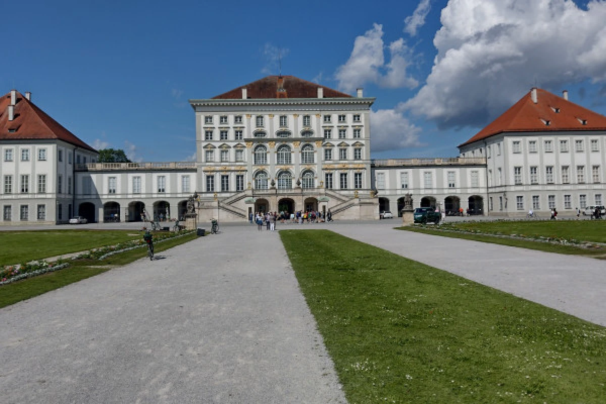 Castle Nymphenburg Private Tour - Bonjour Fun