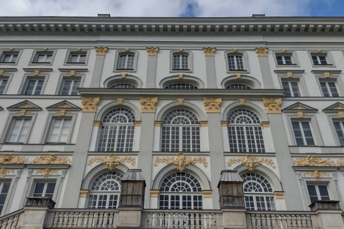 Castle Nymphenburg Private Tour - Bonjour Fun