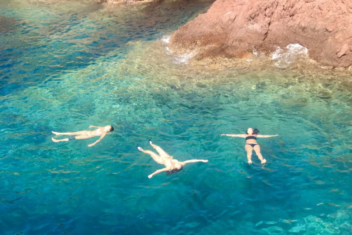 Offre GROUPES - EXCURSION CALANQUES - Bonjour Fun