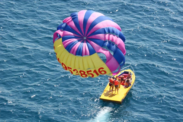 Parachute ascensionnel - Port Fréjus - Bonjour Fun