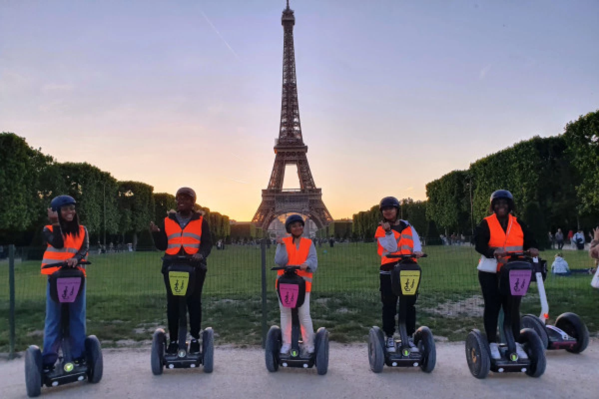 Paris la Nuit en Segway - Bonjour Fun