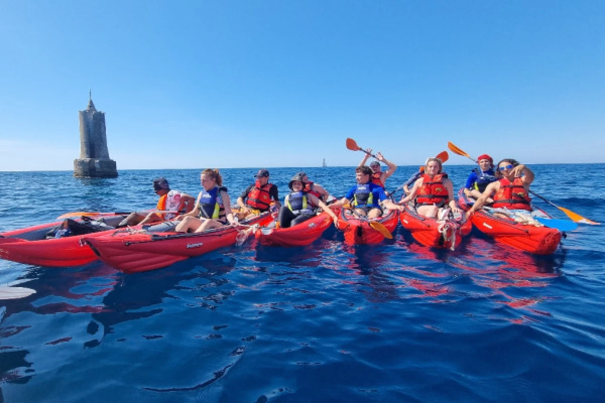 PIQUE-NIQUE & SNORKELING LE MIDI DANS UNE CALANQUE - Bonjour Fun