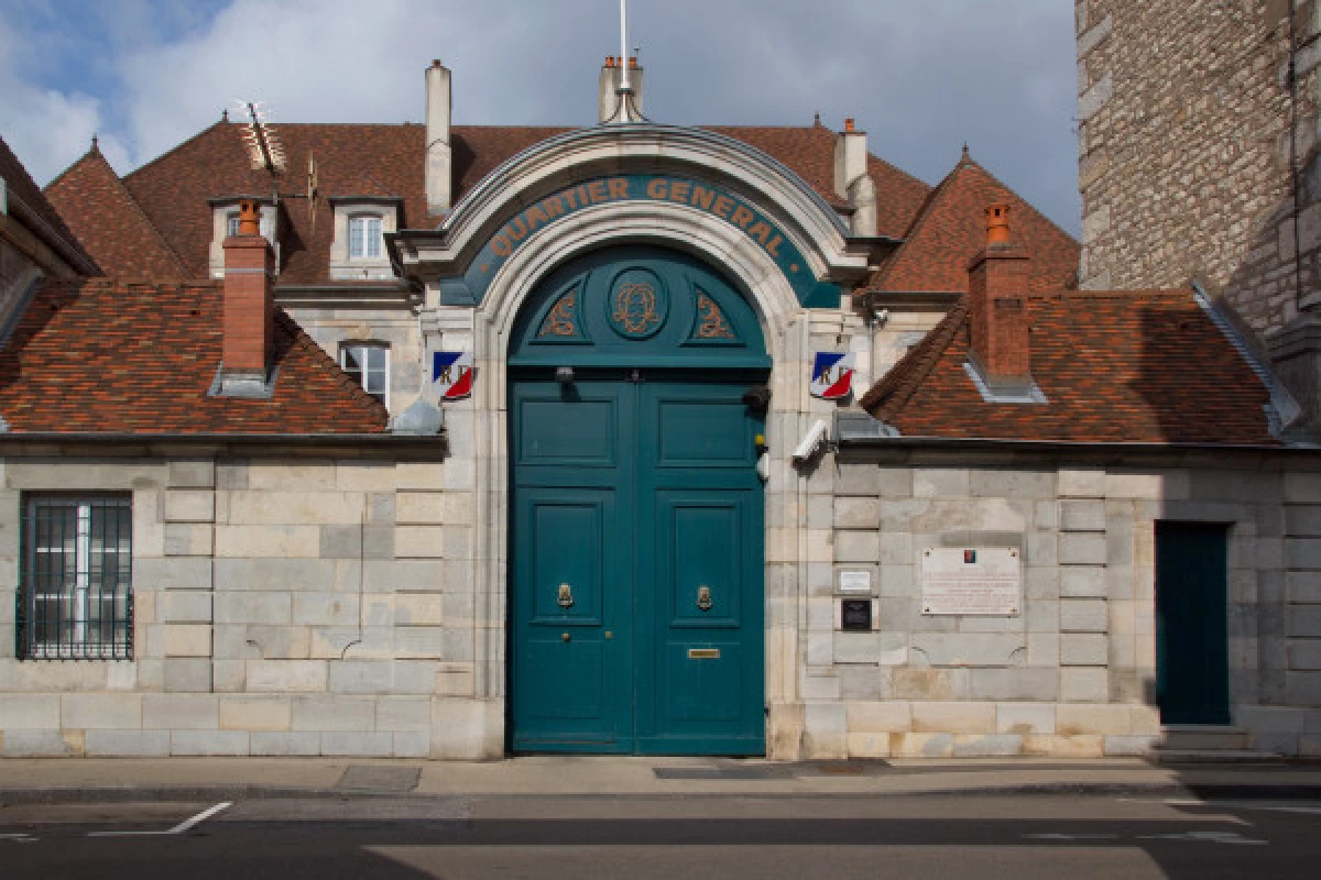 PRESTIGIEUX HÔTELS PARTICULIERS DU XVIIIE SIECLE : HOTEL DE CLEVANS - Bonjour Fun