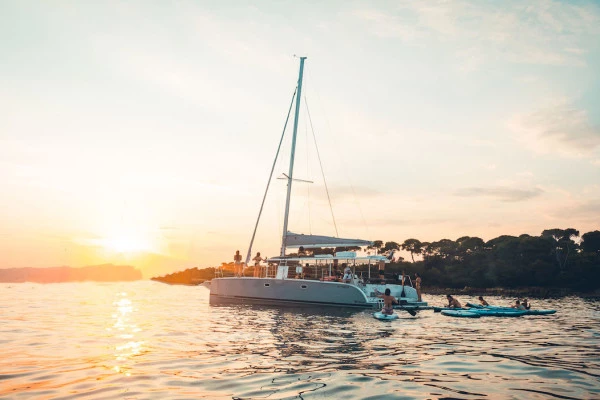 PRIVATISATION NOMAD Catamaran - SUNSET - Bonjour Fun