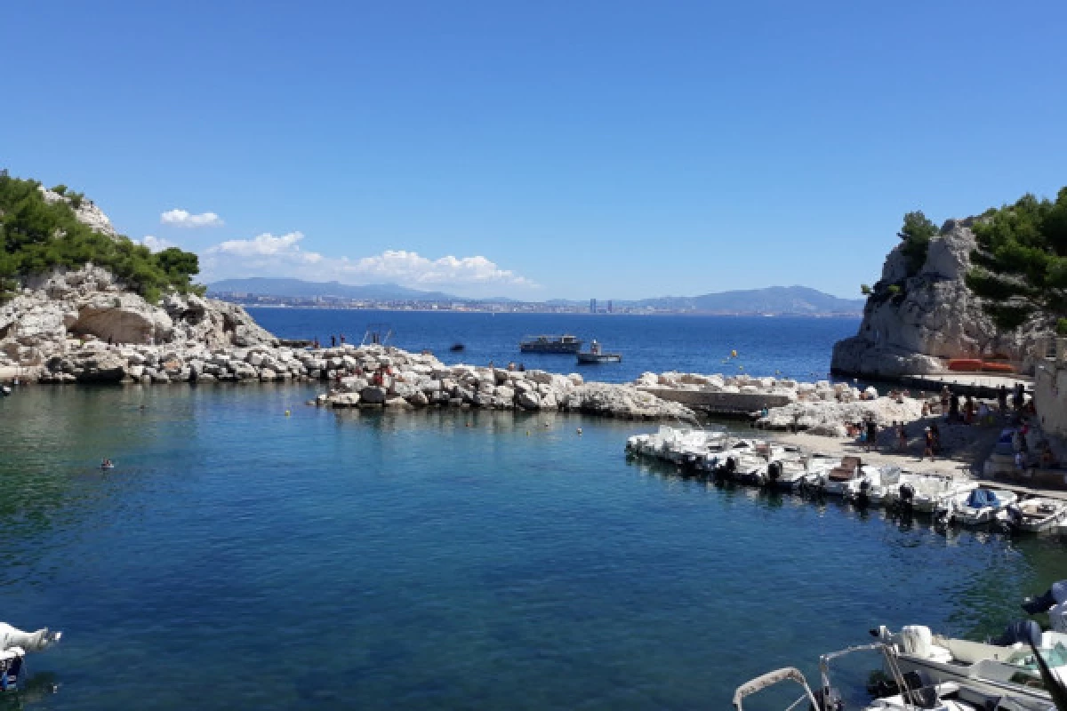 Privatisation d'un bateau - Visite des Calanques de la Côte Bleue - Bonjour Fun