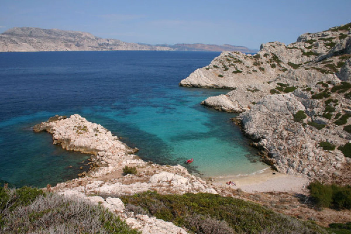 Privatisation d'un bateau - Visite des Calanques de la Côte Bleue - Bonjour Fun