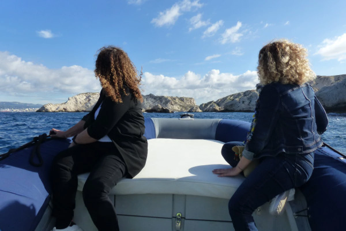 Privatisation d'un bateau : Visite des calanques de Marseille - Bonjour Fun