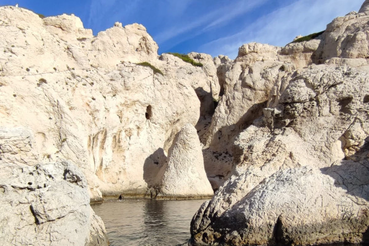 Privatisation d'un bateau : Visite des calanques de Marseille - Bonjour Fun