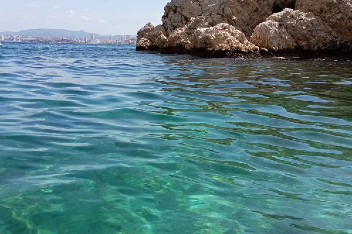 Privatisation d'un bateau : Visite des calanques de Marseille - Bonjour Fun