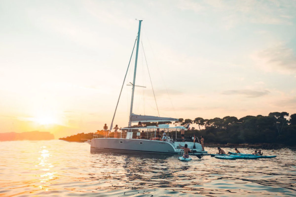 PRIVATISATION NOMAD Catamaran - SUNSET - Bonjour Fun