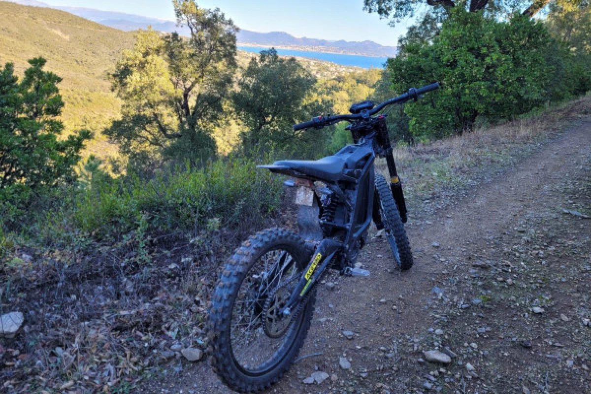 Profitez d'une sortie guidée en e-moto tout-terrain - Bonjour Fun