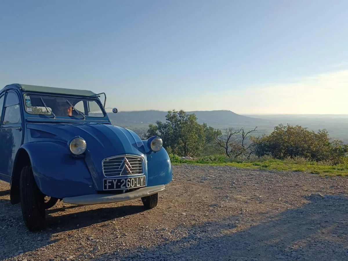 Location voiture de collection à Remoulins - Bonjour Fun