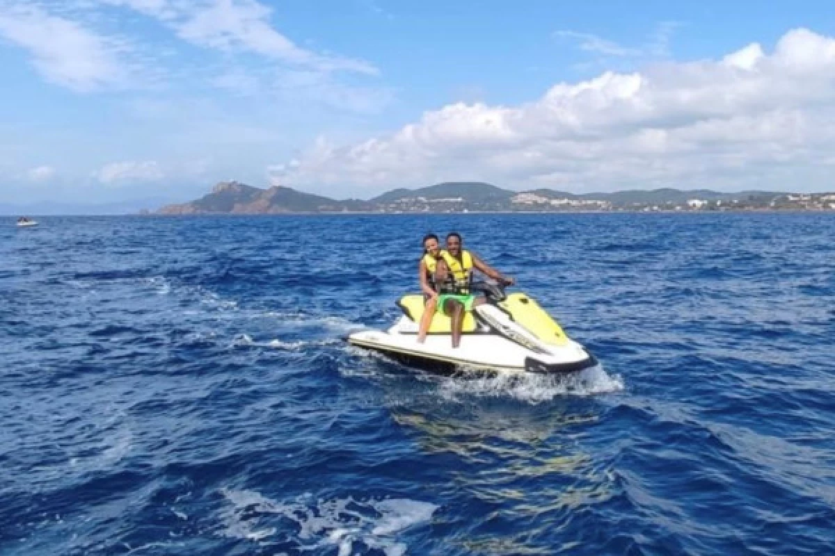 Randonnée 1h30 Jet ski au départ de Saint-Aygulf - Bonjour Fun