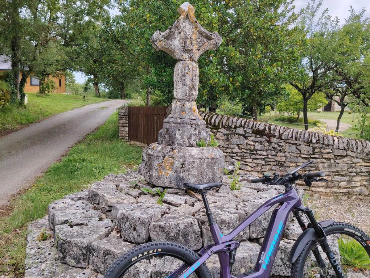 Randonnée autour de Villeneuve d'Aveyron - Bonjour Fun