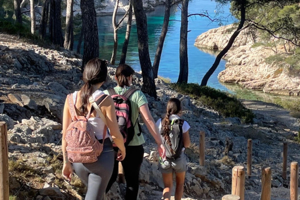 Randonnée Calanques Cassis - demi-journée - Bonjour Fun