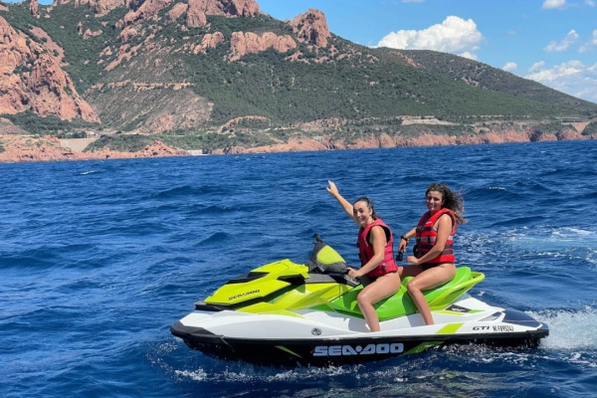 Randonnée en Jet Ski accompagnée Sublime Estérel 1h  - Agay - Bonjour Fun