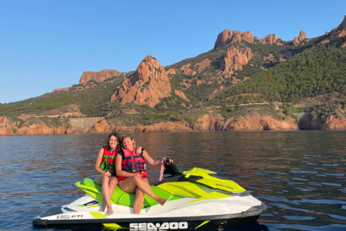 Randonnée en Jet Ski accompagnée Sublime Estérel 1h  - Agay - Bonjour Fun