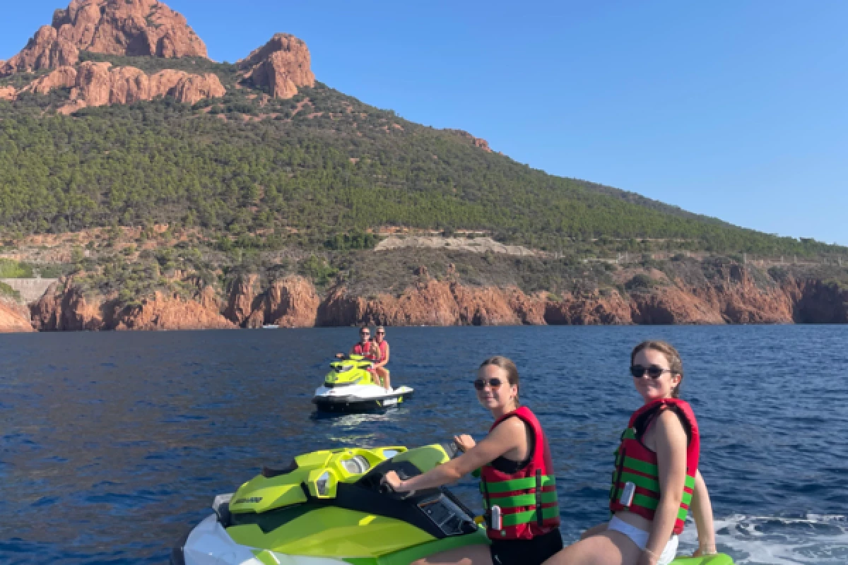 Randonnée en Jet Ski accompagnée Sublime Estérel 1h  - Agay - Bonjour Fun