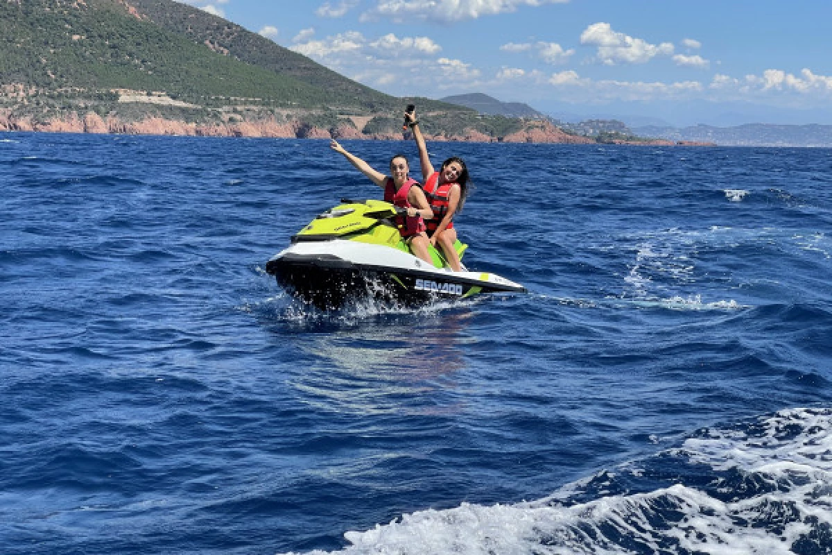 Randonnée en Jet Ski accompagnée Sublime Estérel 1h  - Agay - Bonjour Fun