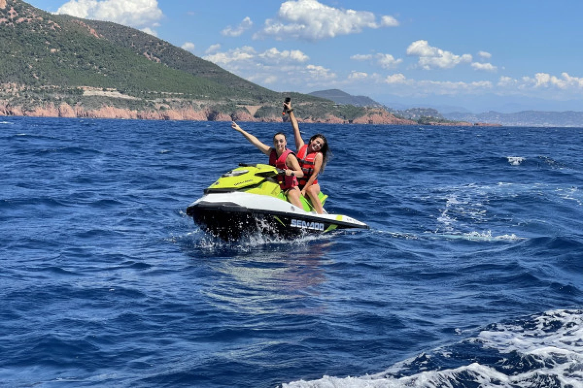 Randonnée en Jet Ski - Golfe de Saint Tropez 2h30 - Agay - Bonjour Fun