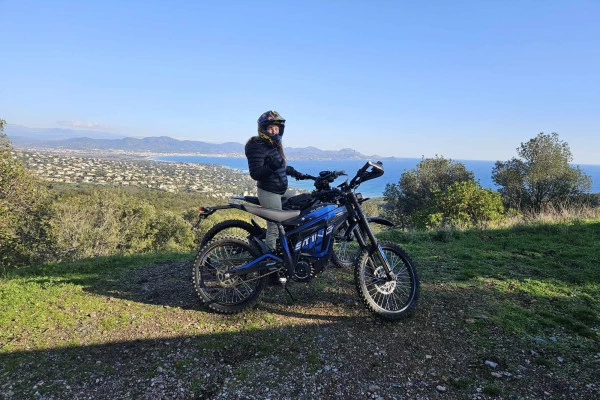 Randonnée en Moto électrique à Puget s/argens - Bonjour Fun