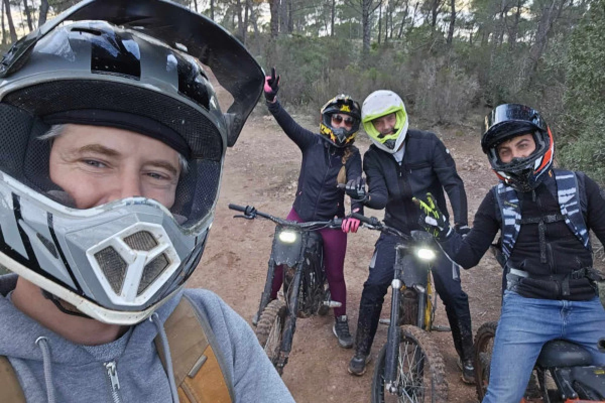 Randonnée en Moto électrique à Puget s/argens - Bonjour Fun