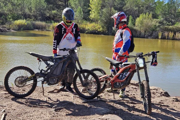 Randonnée en Moto électrique à Puget s/argens - Bonjour Fun