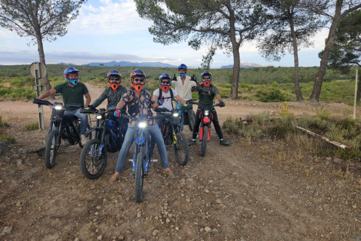 Randonnée en Moto électrique à Puget s/argens - Bonjour Fun