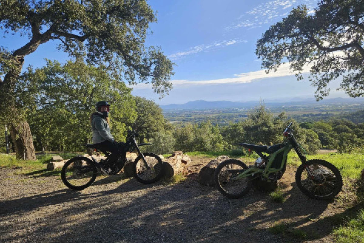 Randonnée en Moto électrique à Roquebrune/Argens - Bonjour Fun