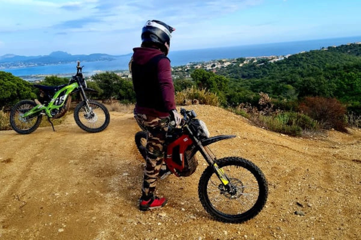 Randonnée en Moto électrique à Roquebrune/Argens - Bonjour Fun