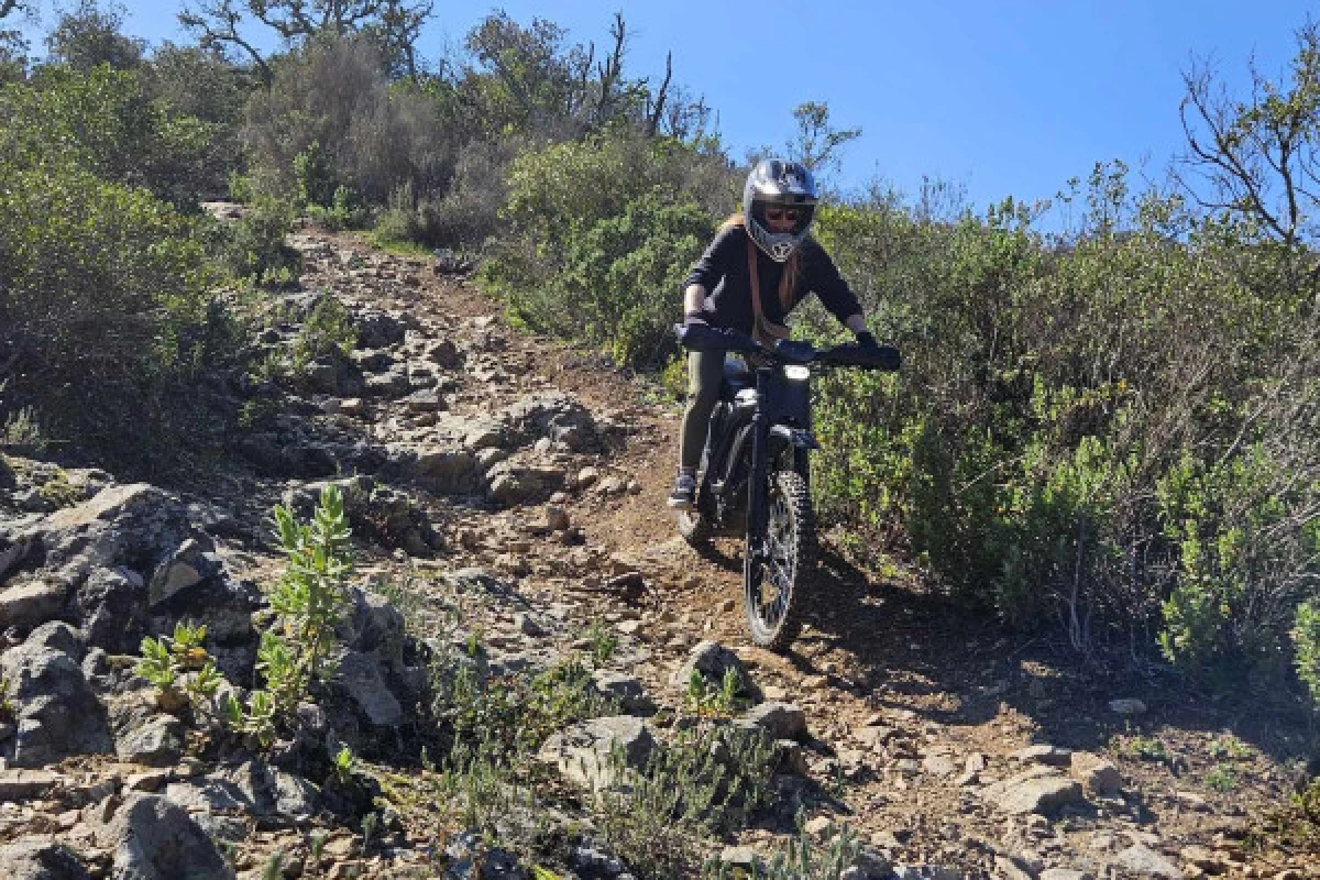 Randonnée en Moto électrique à Roquebrune/Argens - Bonjour Fun