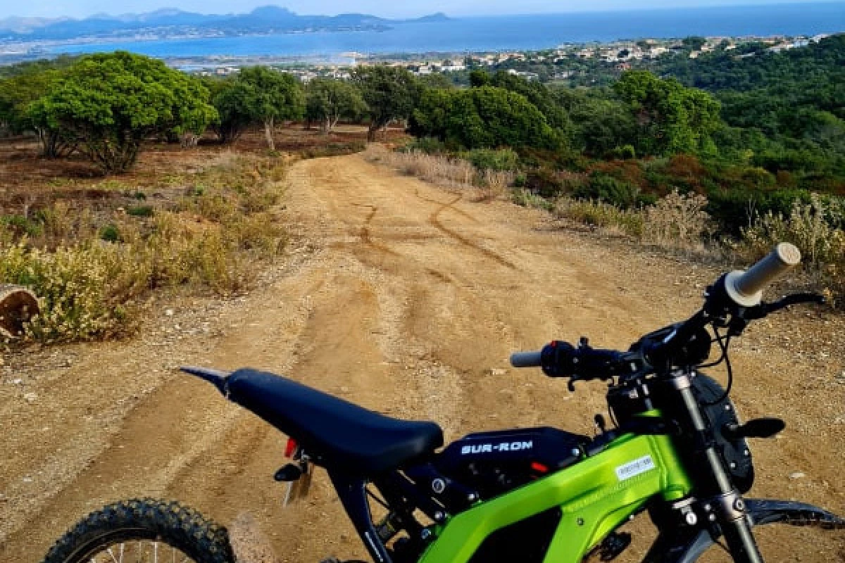 Randonnée en Moto électrique à Roquebrune/Argens - Bonjour Fun