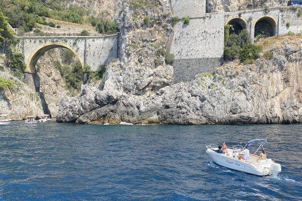 Rent a 40hp boat in Salerno, sail independently  in Amalfi Coast - Bonjour Fun