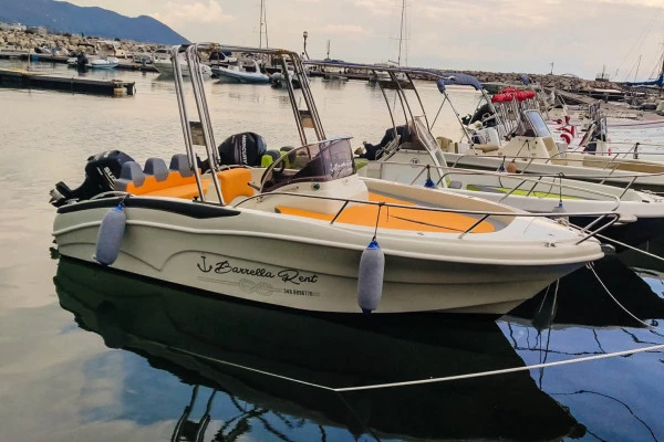 Rent a 40hp boat without a boat license in Salerno, Barrella Rent - Bonjour Fun