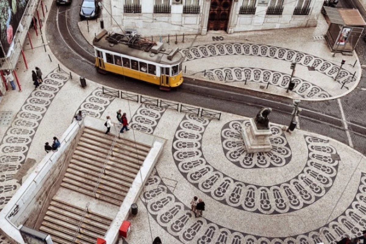 Romantic Lisbon Tuk Tuk Tour - Bonjour Fun