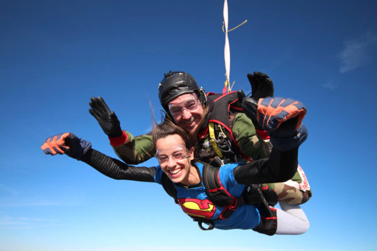 Saut en parachute tandem - Bonjour Fun