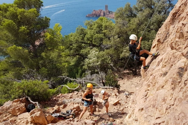 Séance d'escalade les Roches rouges de l'Estérel - Saint-Raphaël - Bonjour Fun