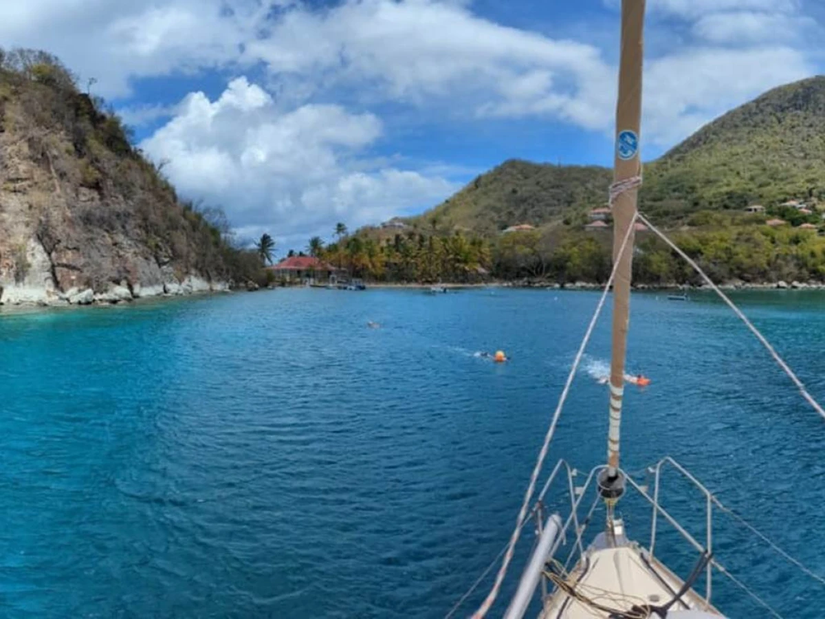 Sérénité : Navette Maritime vers Terre-de-Bas - Bonjour Fun