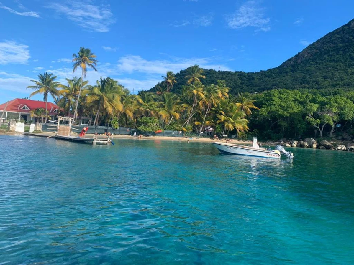 Sérénité : Navette Maritime vers Terre-de-Bas - Bonjour Fun