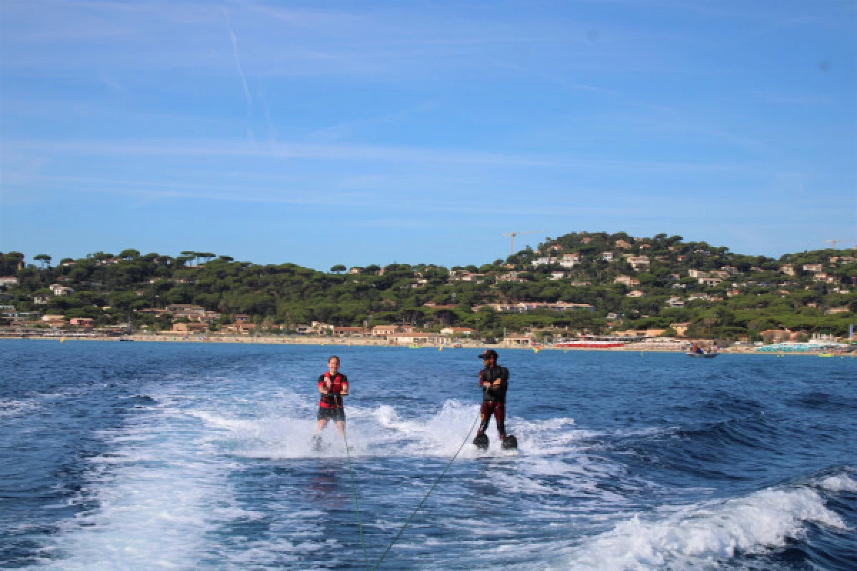 Ski nautique/wakeboard -  plage de la Nartelle - Bonjour Fun