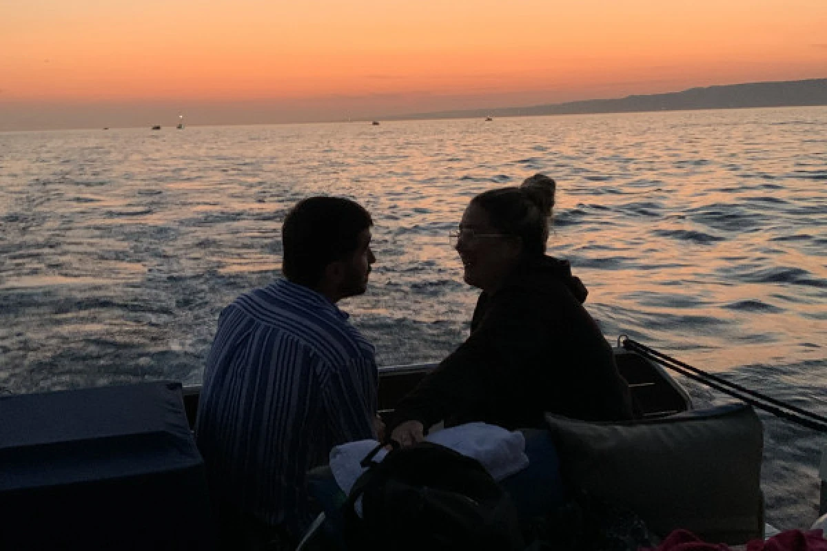 Soirée au soleil couchant dans les Calanques du Frioul - Vieux Port Mairie - Bonjour Fun