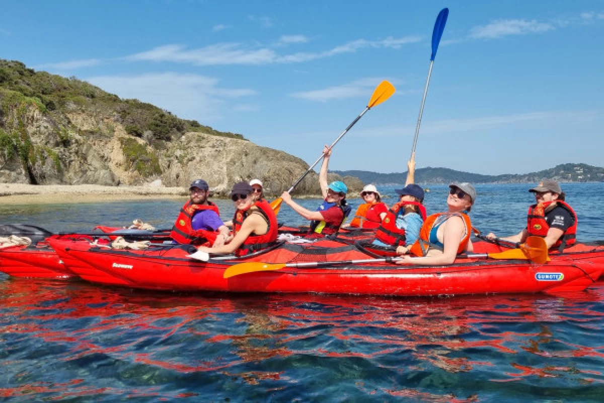 SOIREE KAYAK AVEC APERO EN MUSIQUE DANS UNE CALANQUE - Bonjour Fun