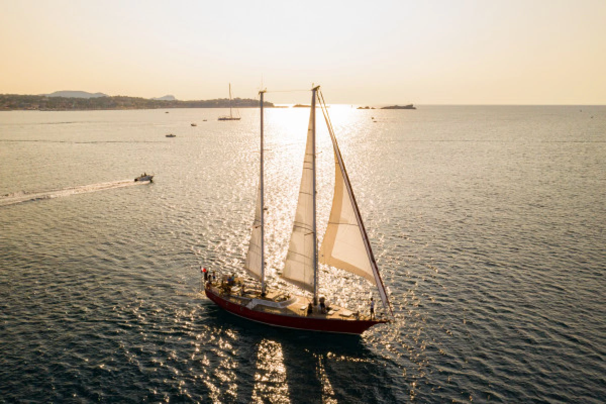 Sortie Voilier coucher de soleil - La Brigante - Bonjour Fun