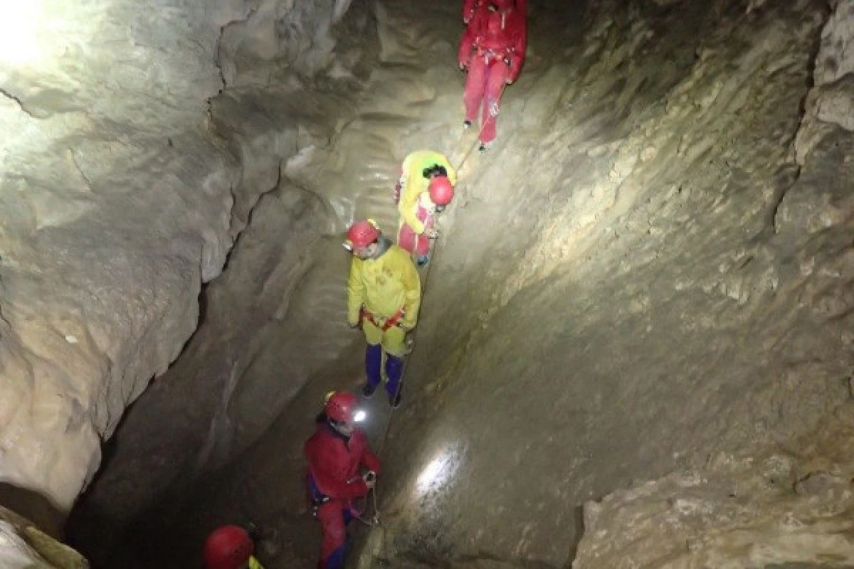 Spéléologie - Grotte de Mons - Bonjour Fun