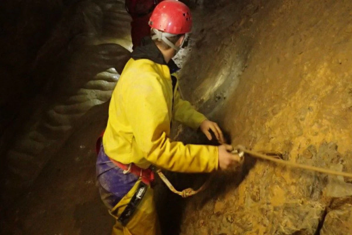 Spéléologie - Grotte de Mons - Bonjour Fun