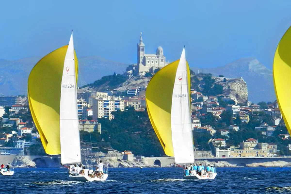 Stage de voile initiation - Niveau 1-2 - FFV Habitable sur 3 jours -  ADULTES MIXTE - Bonjour Fun