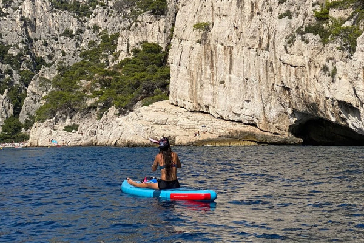 Stand Up Paddle Calanques Cassis : Port-Miou, Port-Pin, En-Vau - Bonjour Fun