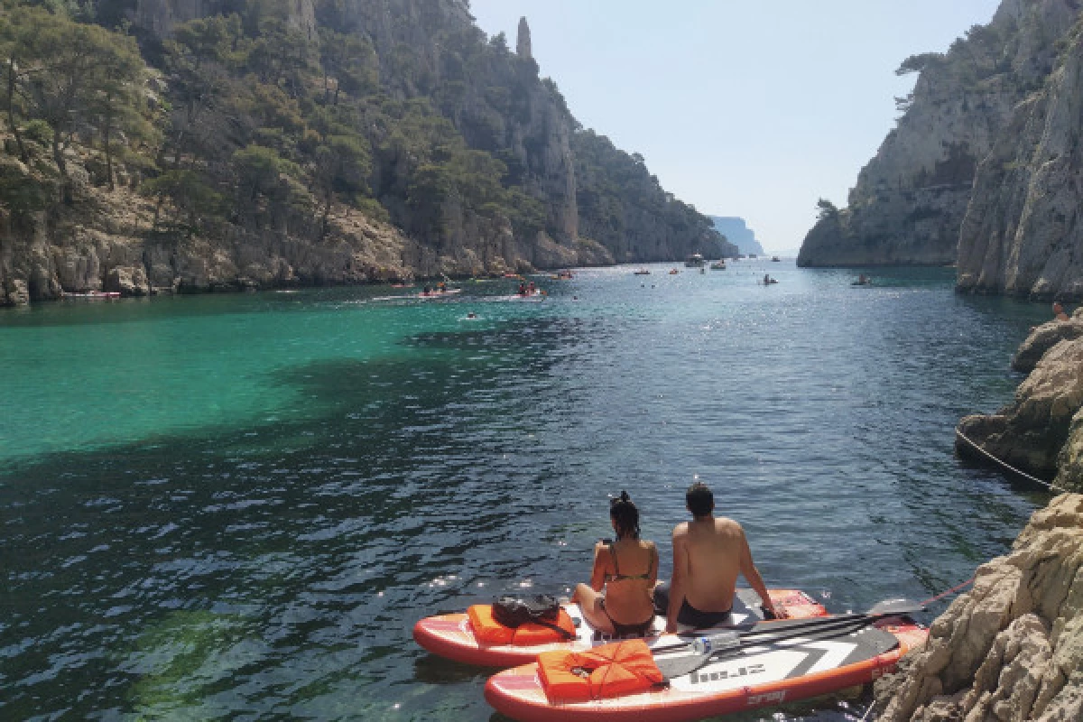 Stand Up Paddle Calanques Cassis : Port-Miou, Port-Pin, En-Vau - Bonjour Fun