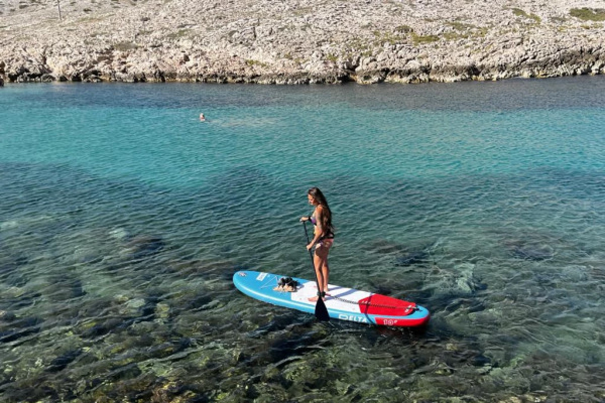 Stand-Up Paddle dans les Calanques de Marseille - Bonjour Fun